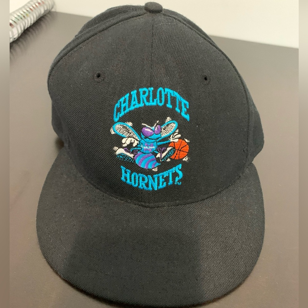 Vintage New Era 59/50 Pro Model Charlotte Hornets 100% Wool NBA Hat Size 7 1/4